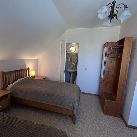 Radi Hotell Brocēni Eksteriør bilde