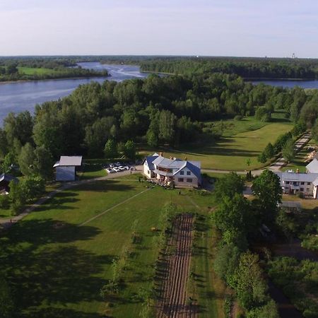 Radi Hotell Brocēni Eksteriør bilde