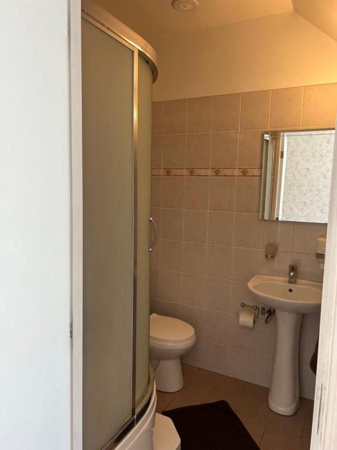 Radi Hotell Brocēni Eksteriør bilde